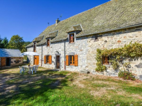 Cozy Holiday Home in Oradour with Private Garden